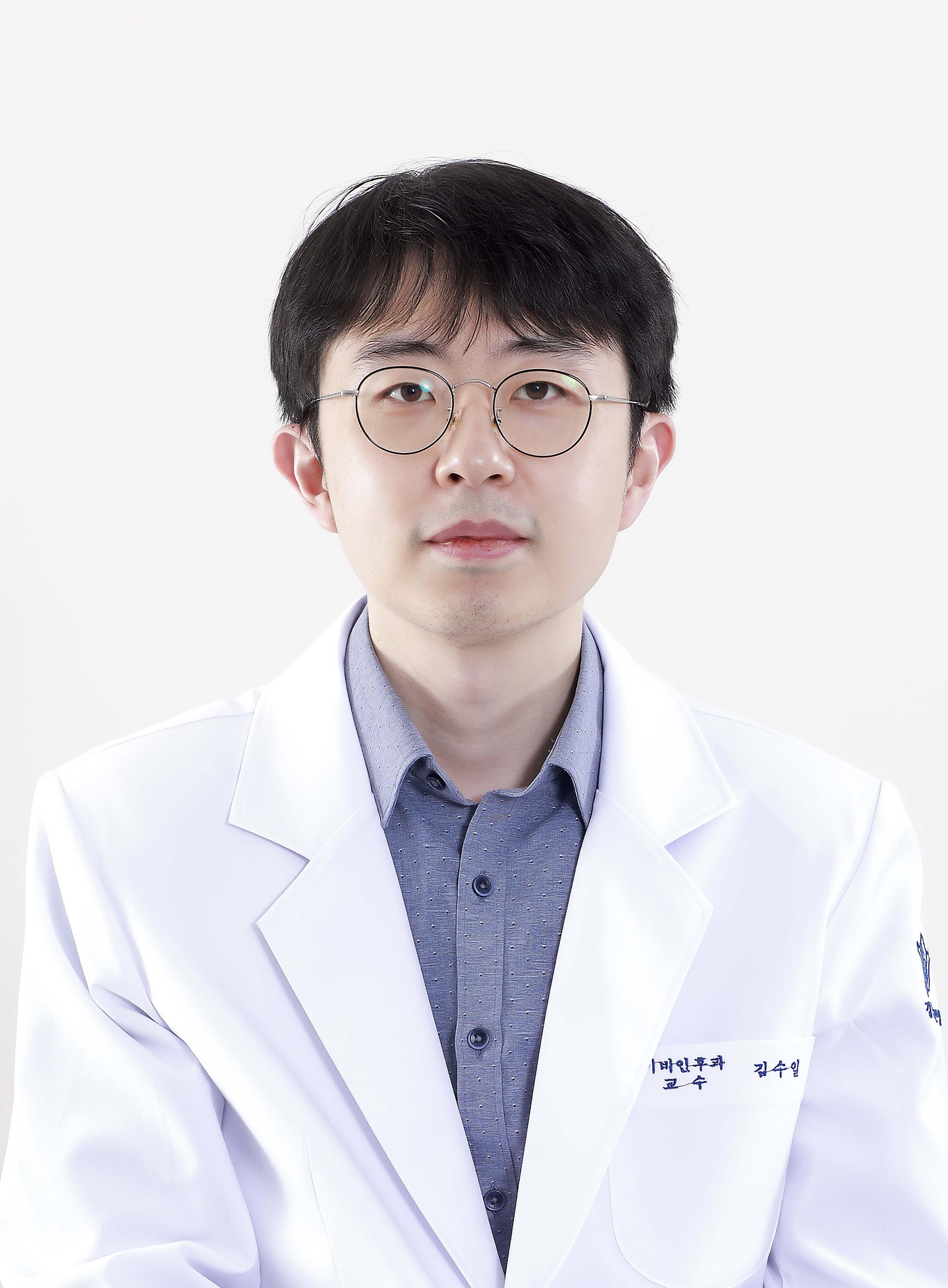 김수일 조교수 Image