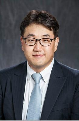 전현우 부교수 이미지